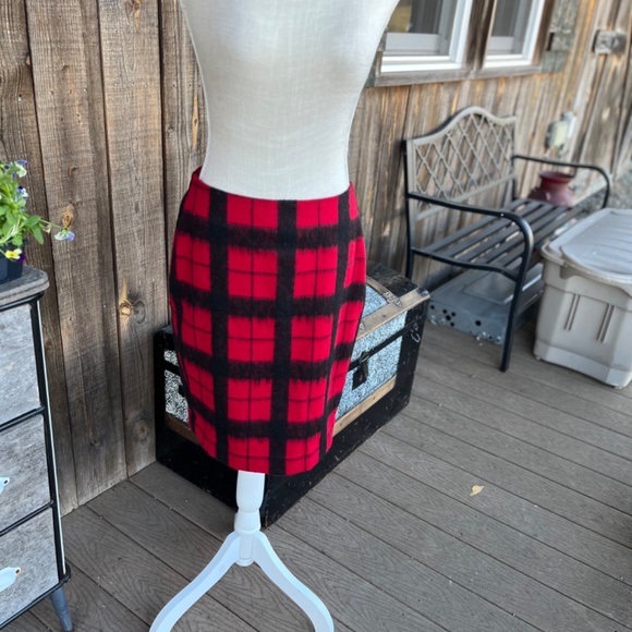 Talbot black and red size 2 Petite skirt - Picture 3 of 6